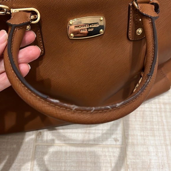 Beautiful tan Michael Kors bag - Picture 5 of 15
